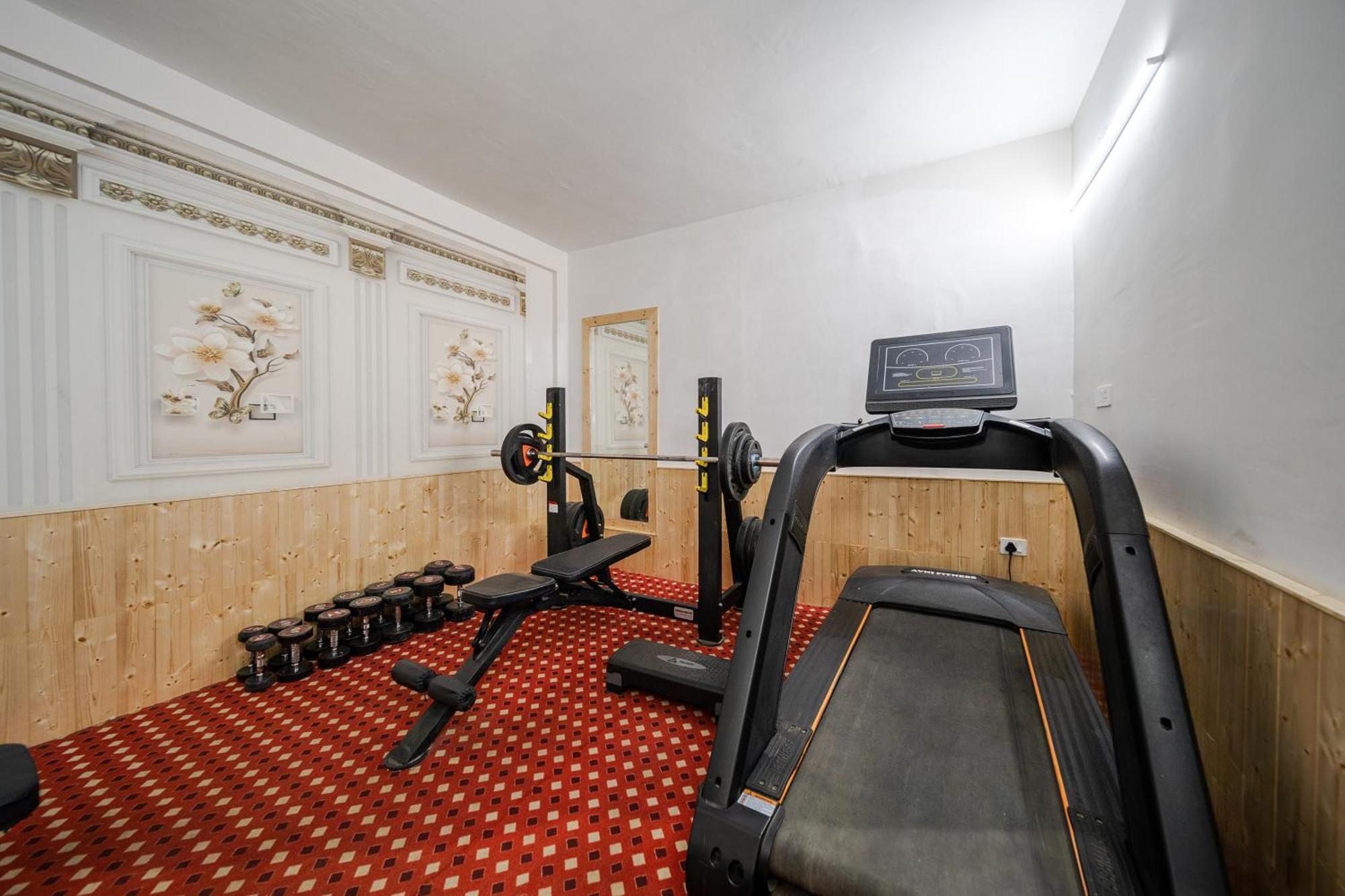 West Western Resort Manali #Neartomallroad #Gym #Lawn #Playingzone #Pooltable #Kidsfriendly #Mountainview #Tabletennis #Familyfriendly #Privateparking ภายนอก รูปภาพ